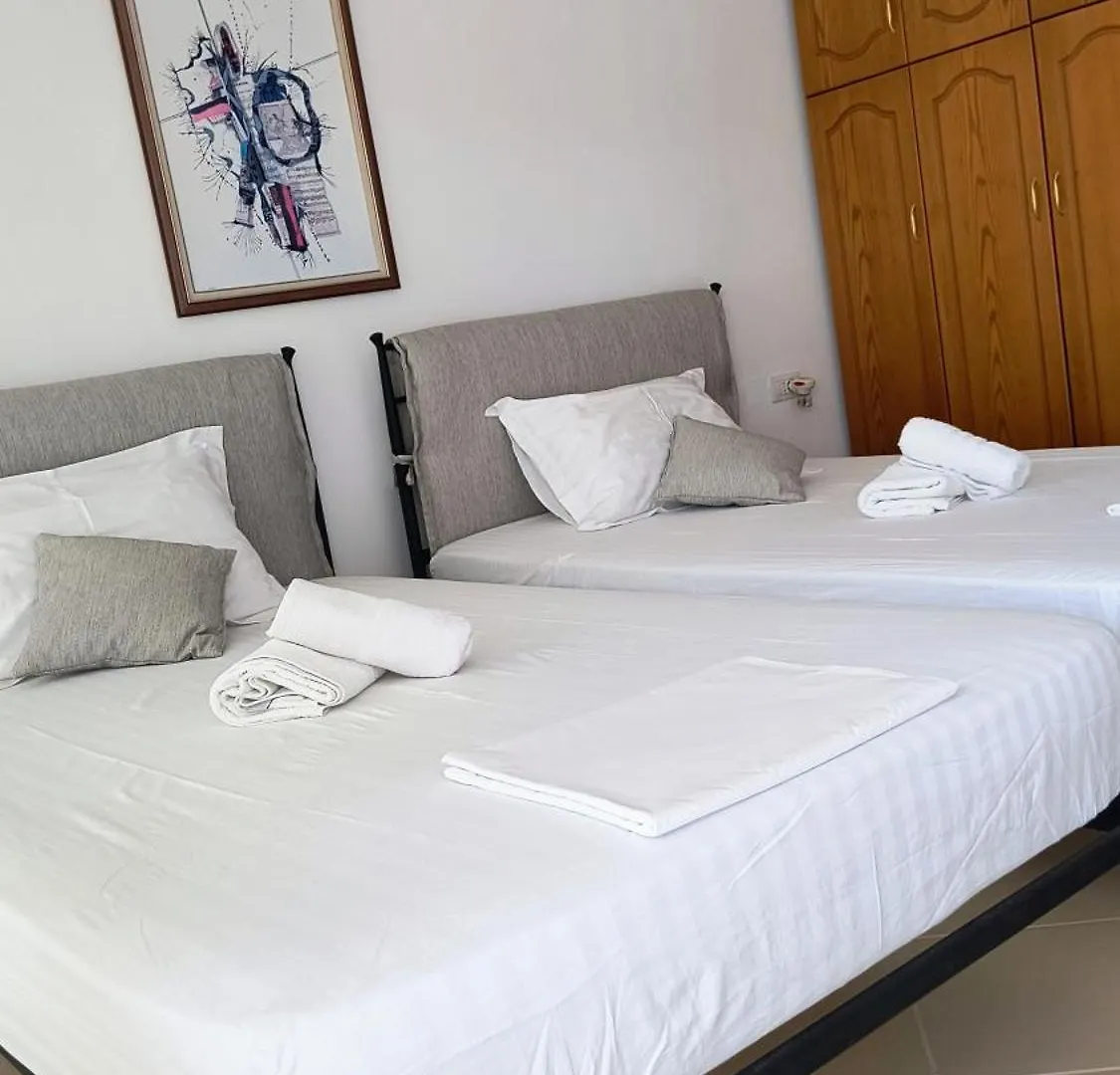 Polyxeni Apartments & Rooms Qeparo