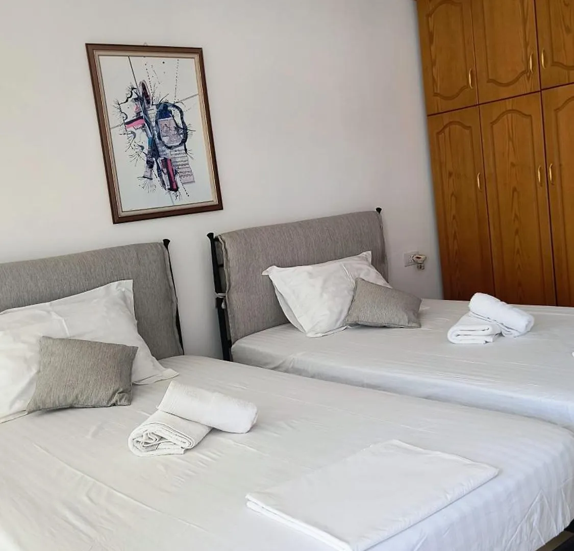 Polyxeni Apartments & Rooms Qeparo