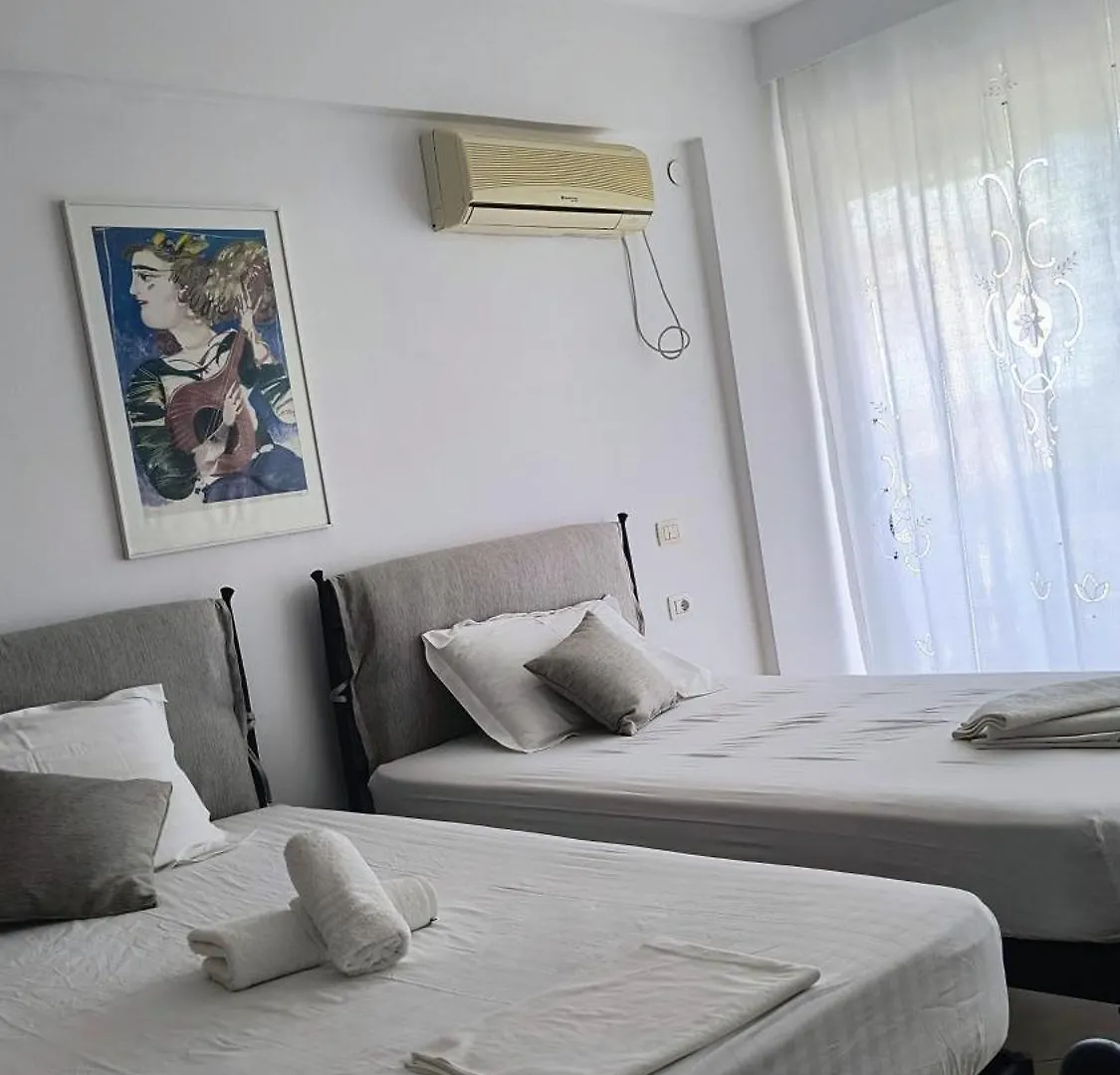Polyxeni Apartments & Rooms Qeparo
