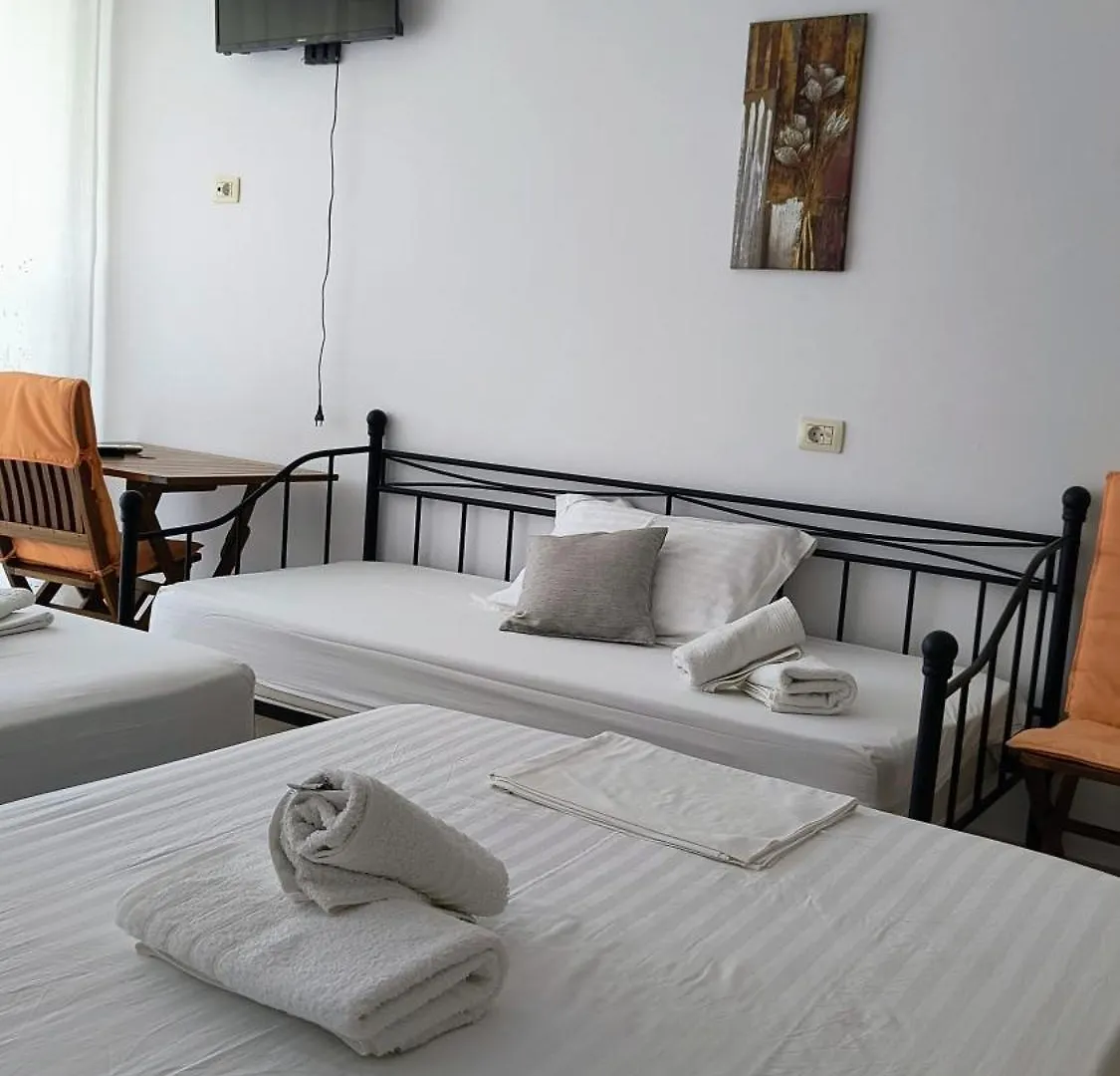 Polyxeni Apartments & Rooms Qeparo