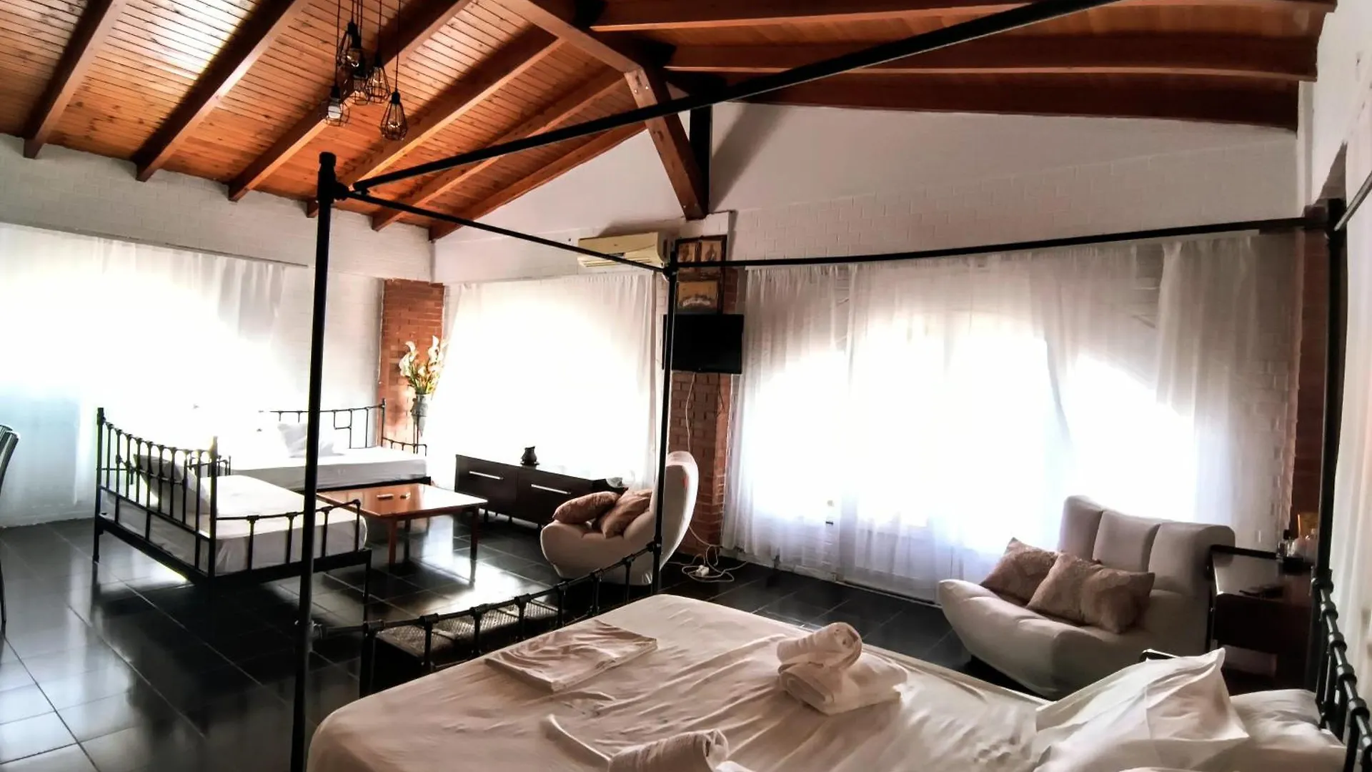 Polyxeni Apartments & Rooms Qeparo