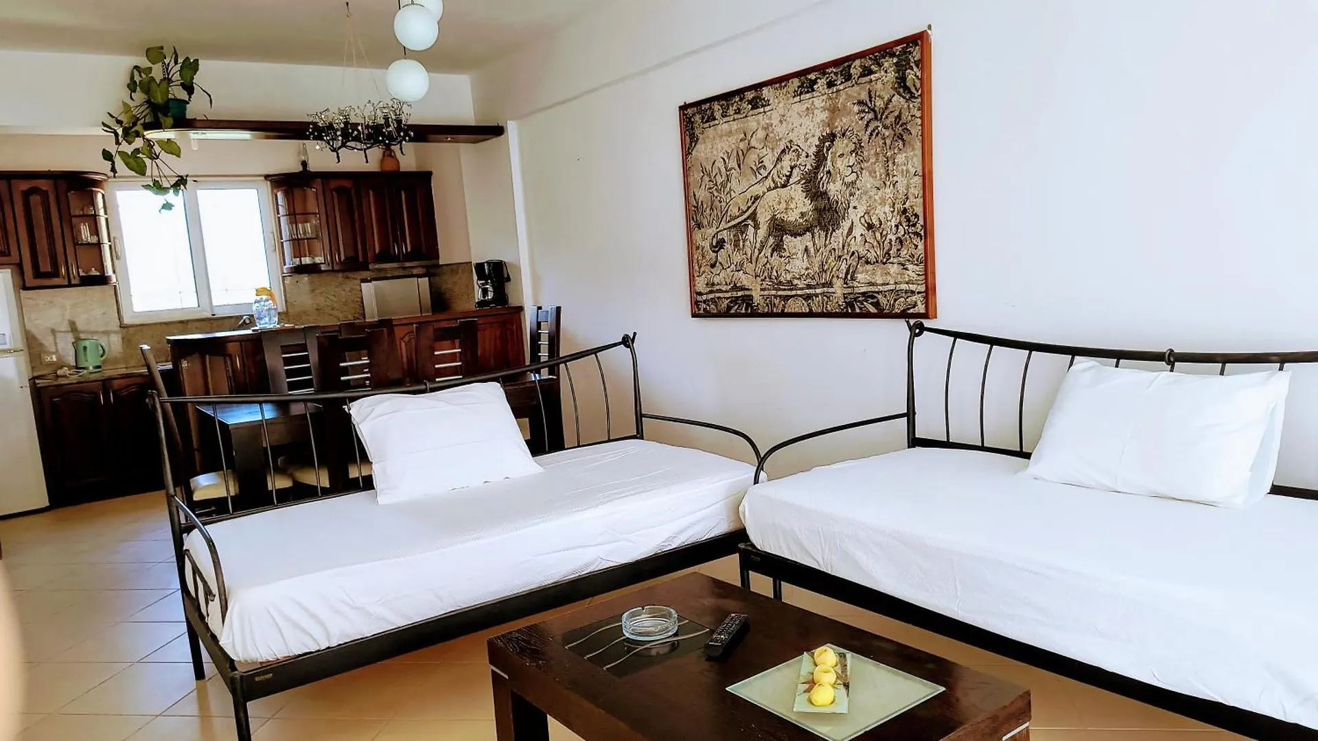 Polyxeni Apartments & Rooms Qeparo