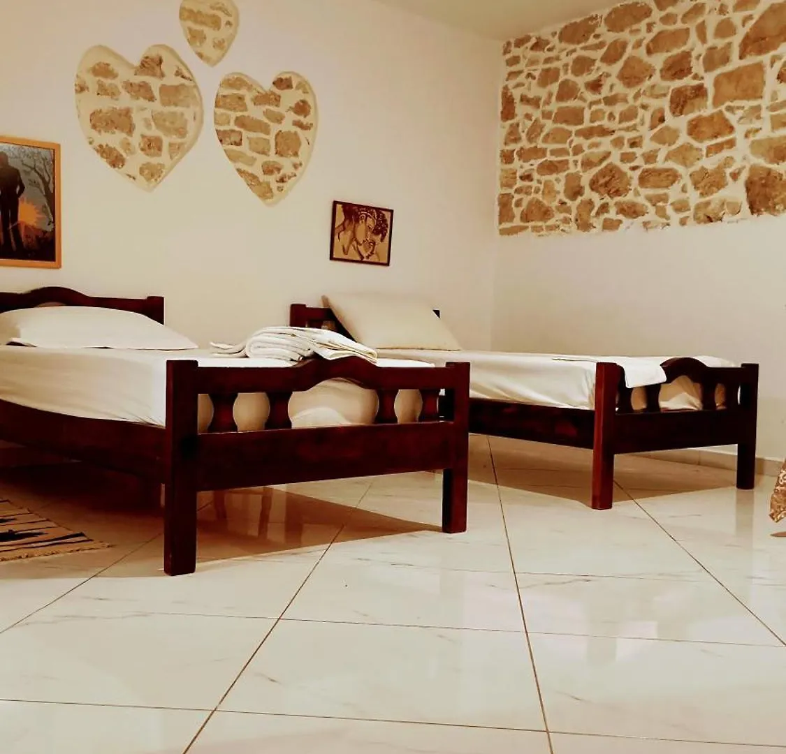 Polyxeni Apartments & Rooms Qeparo