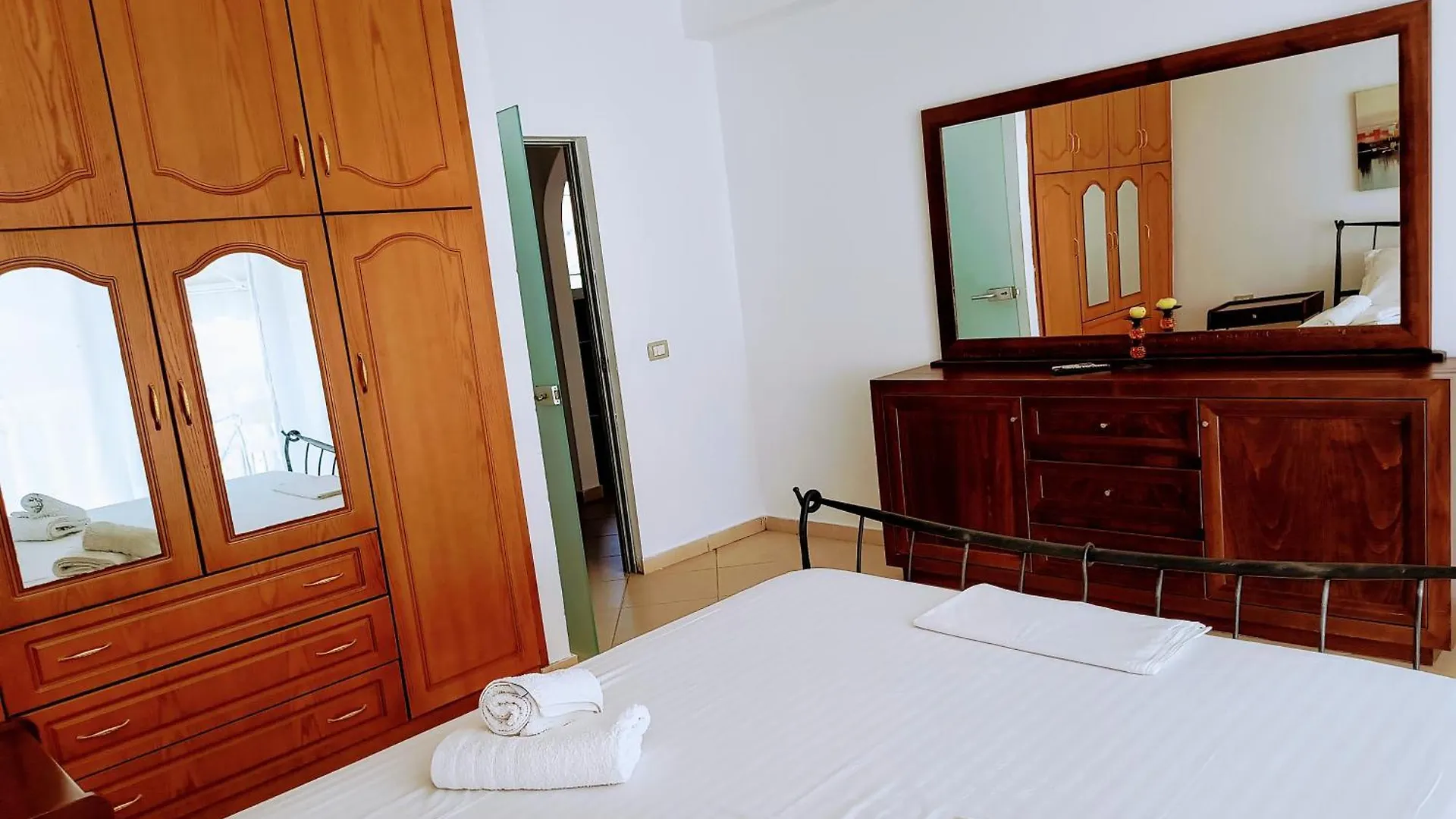 Polyxeni Apartments & Rooms Qeparo Albanien