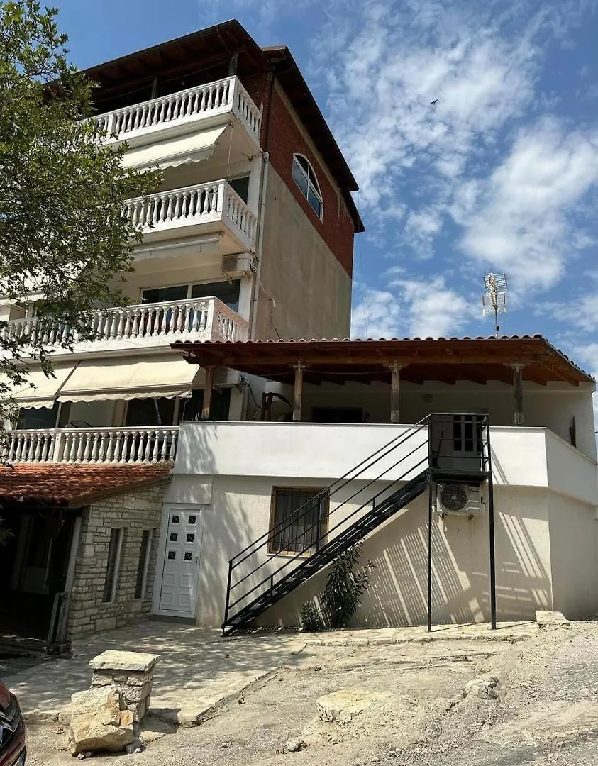 Polyxeni Apartments & Rooms Qeparo