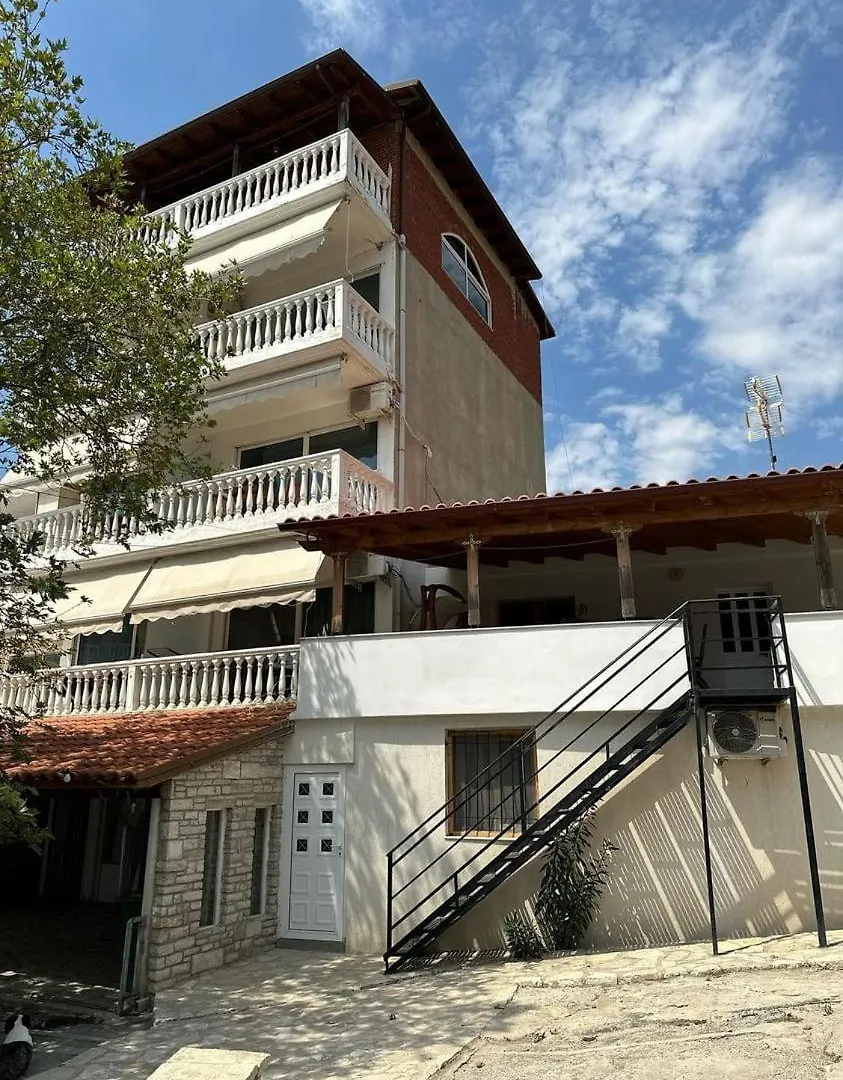 Polyxeni Apartments & Rooms Qeparo